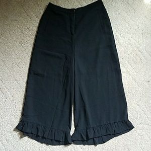 Black cropped pants